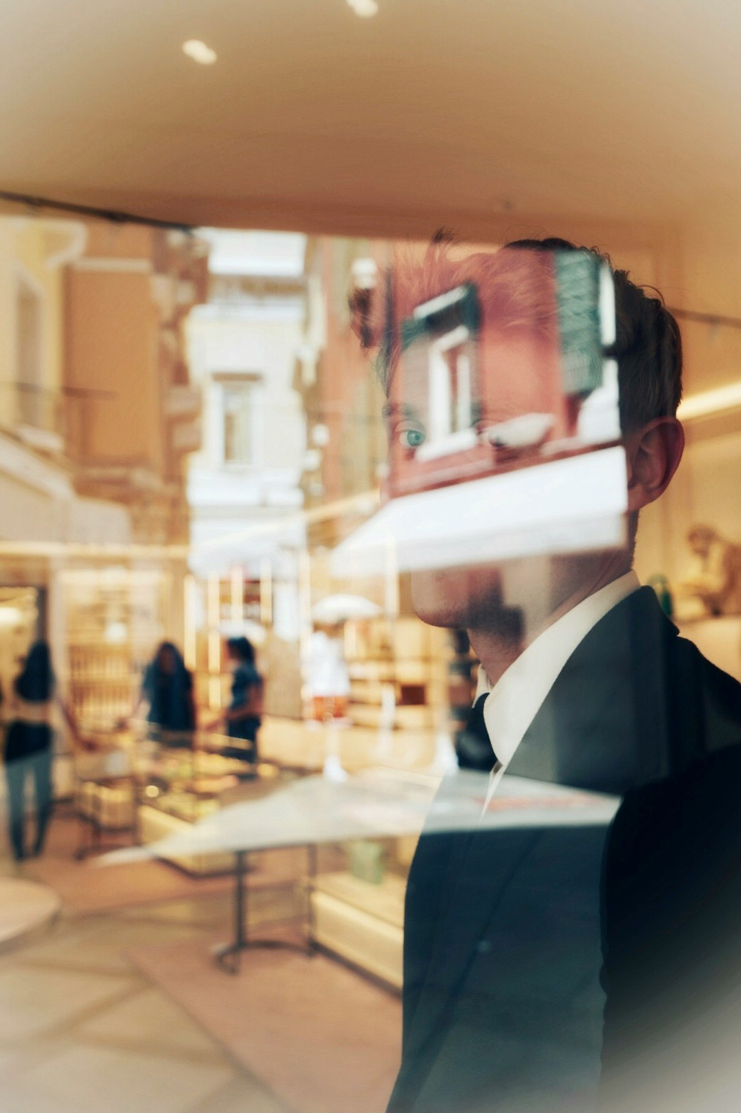 detective in retail store