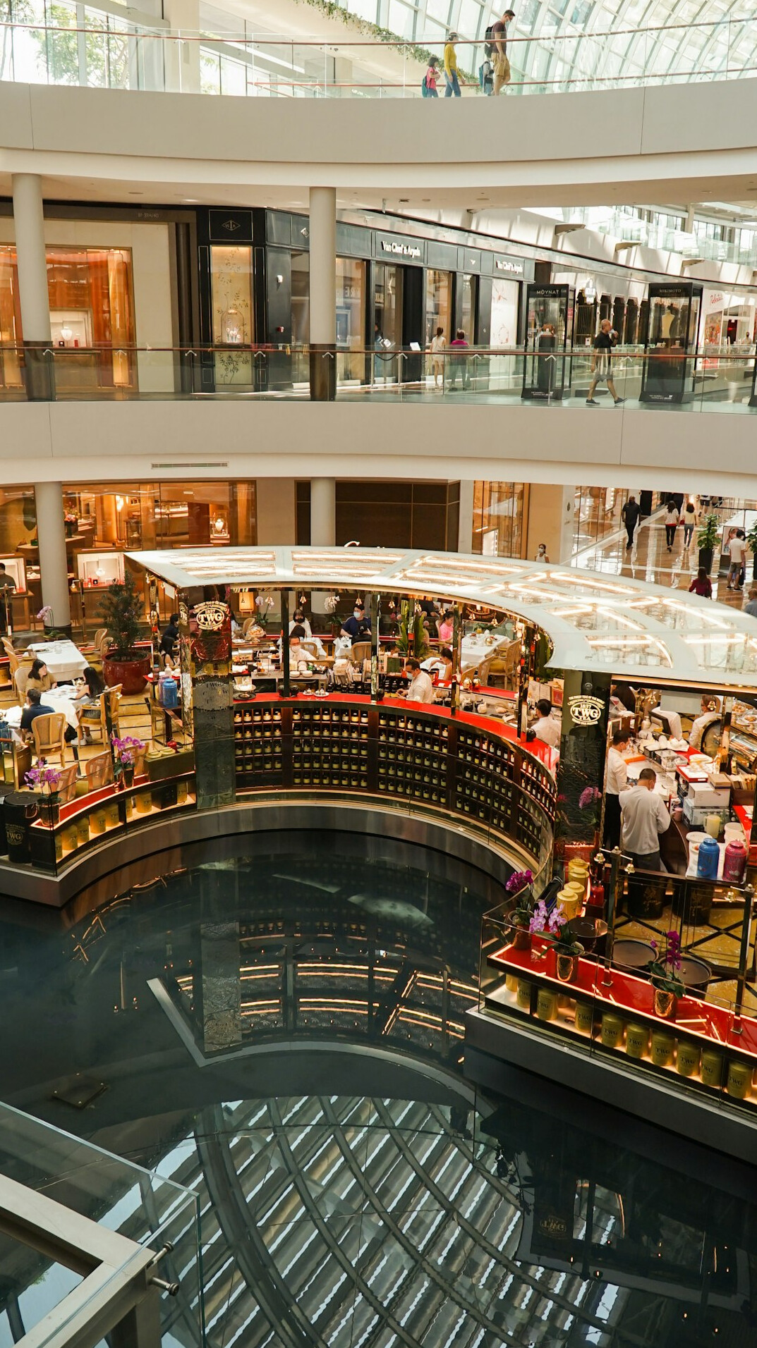 group of shoplifters in mall