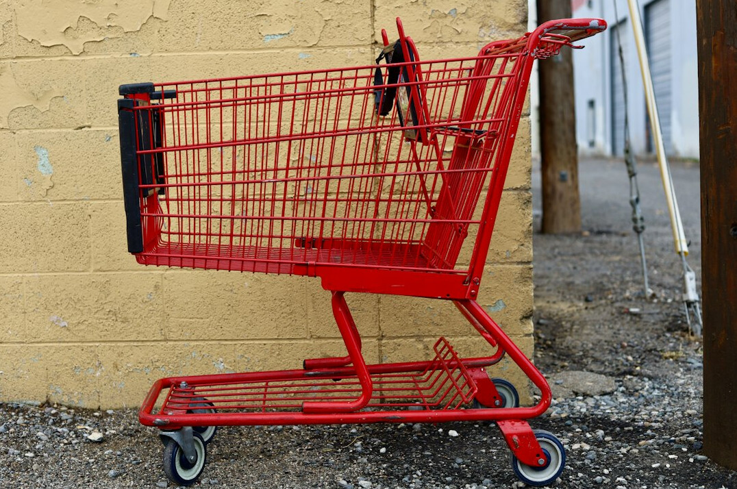 clever shoplifter hiding items